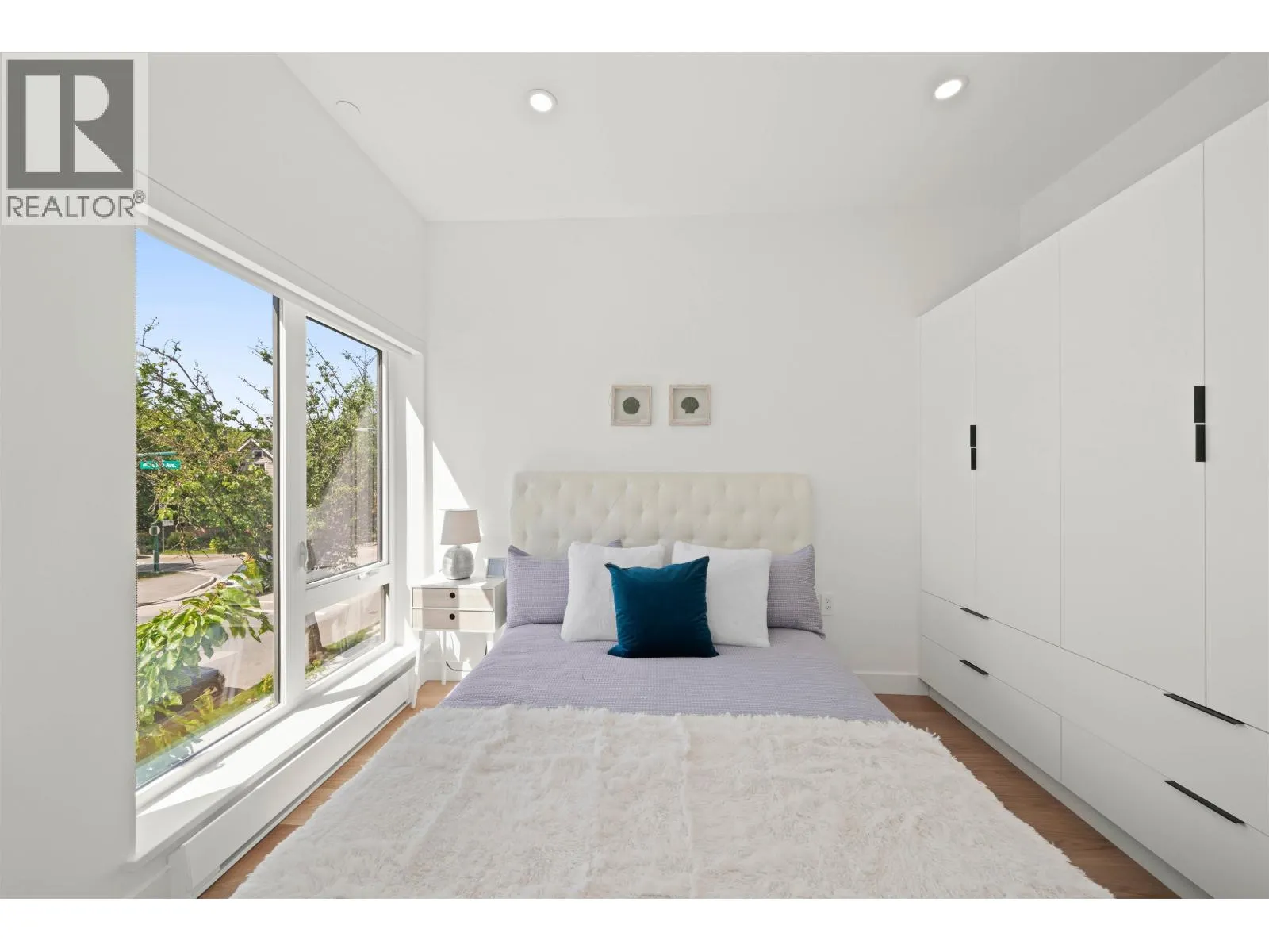 2412 VICTORIA DRIVE