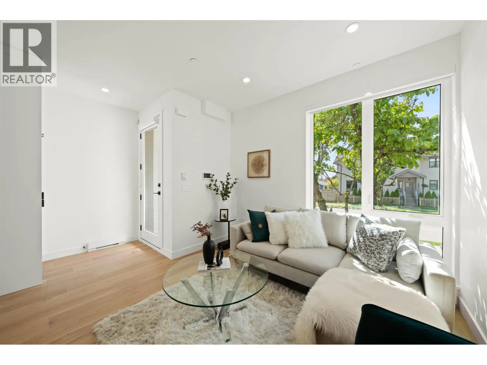 2412 VICTORIA DRIVE
