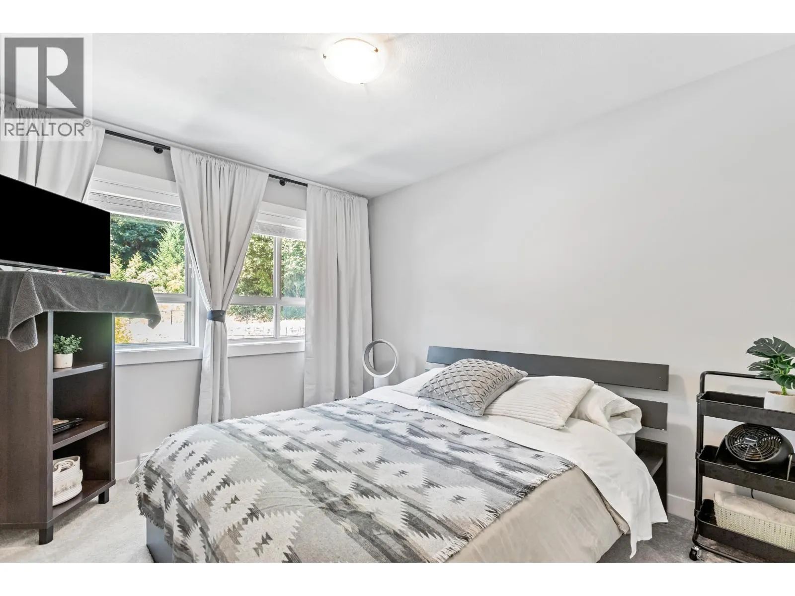 11 10525 240 STREET