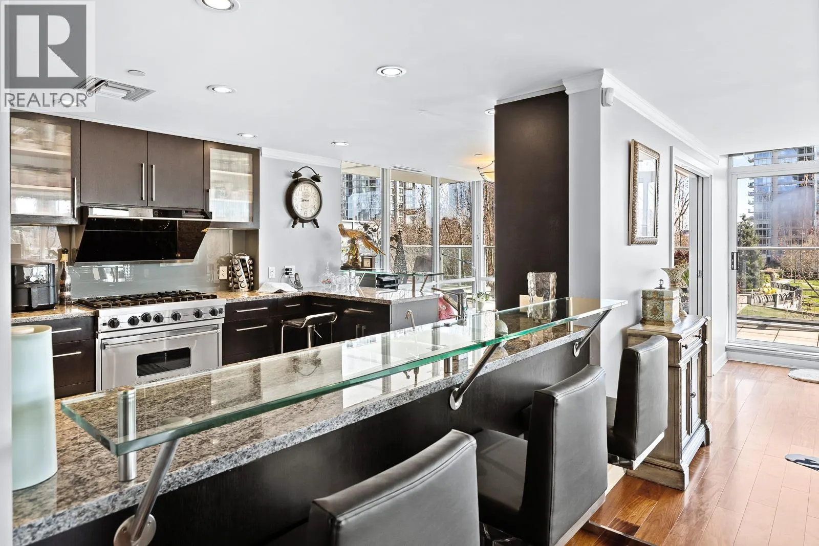301 638 BEACH CRESCENT
