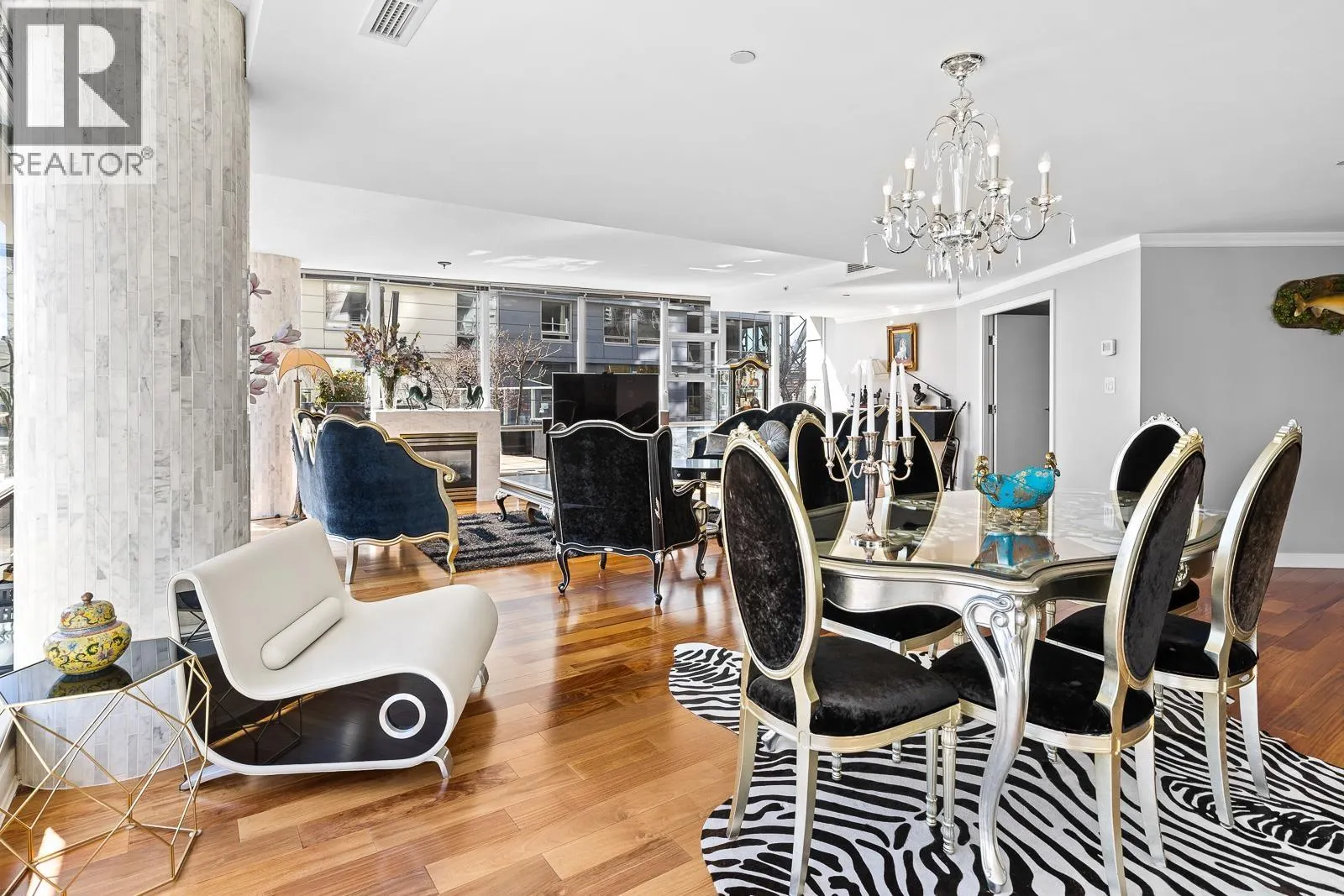 301 638 BEACH CRESCENT