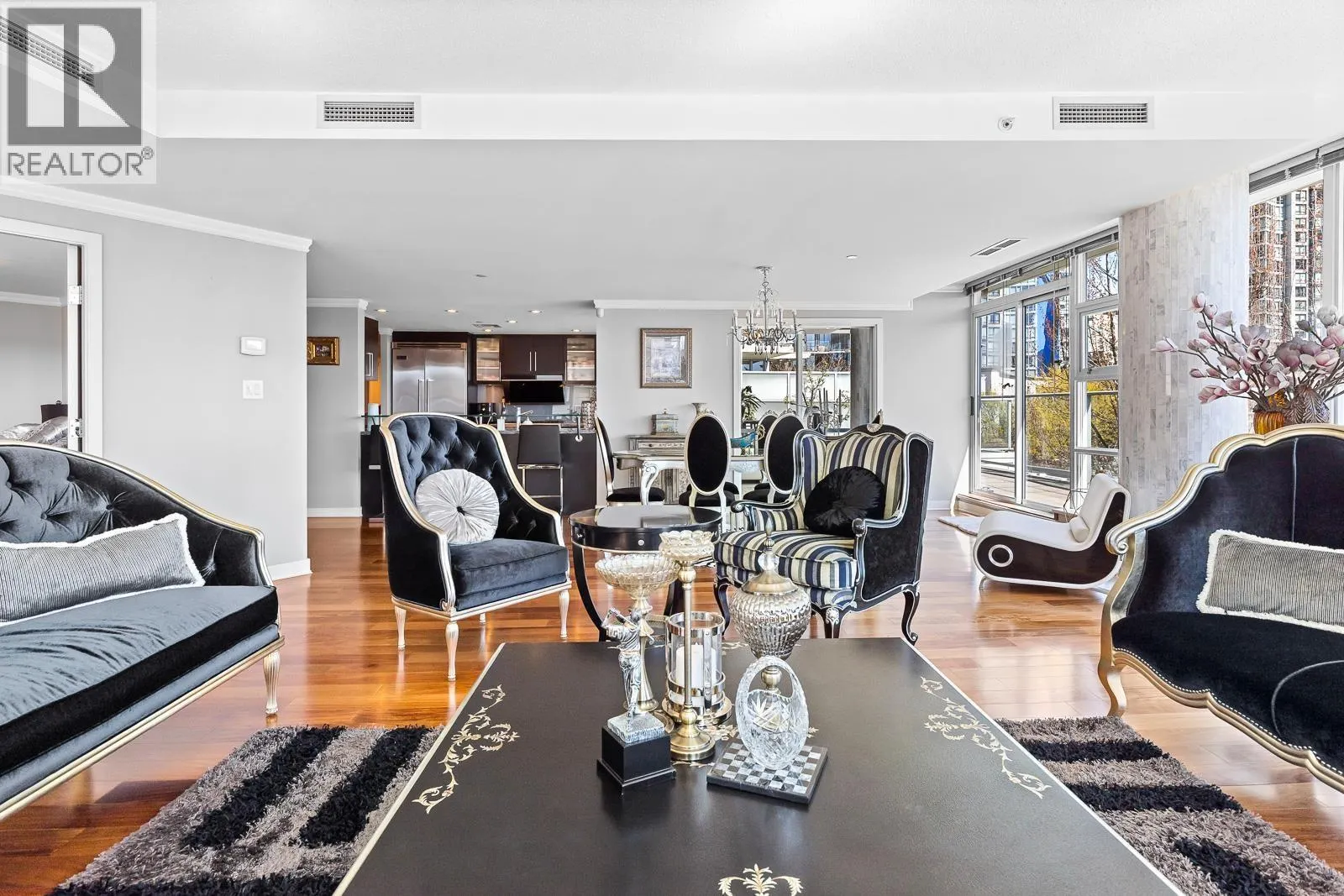 301 638 BEACH CRESCENT