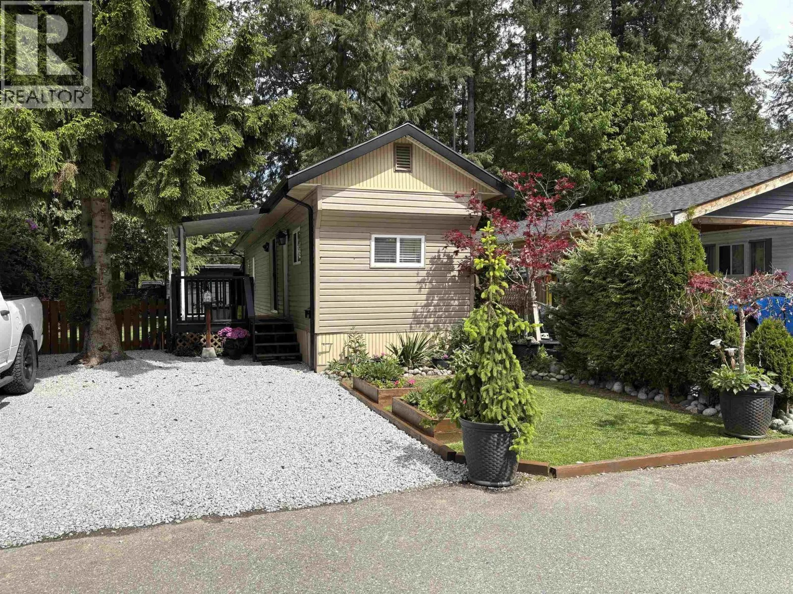 33 23325 CALVIN CRESCENT