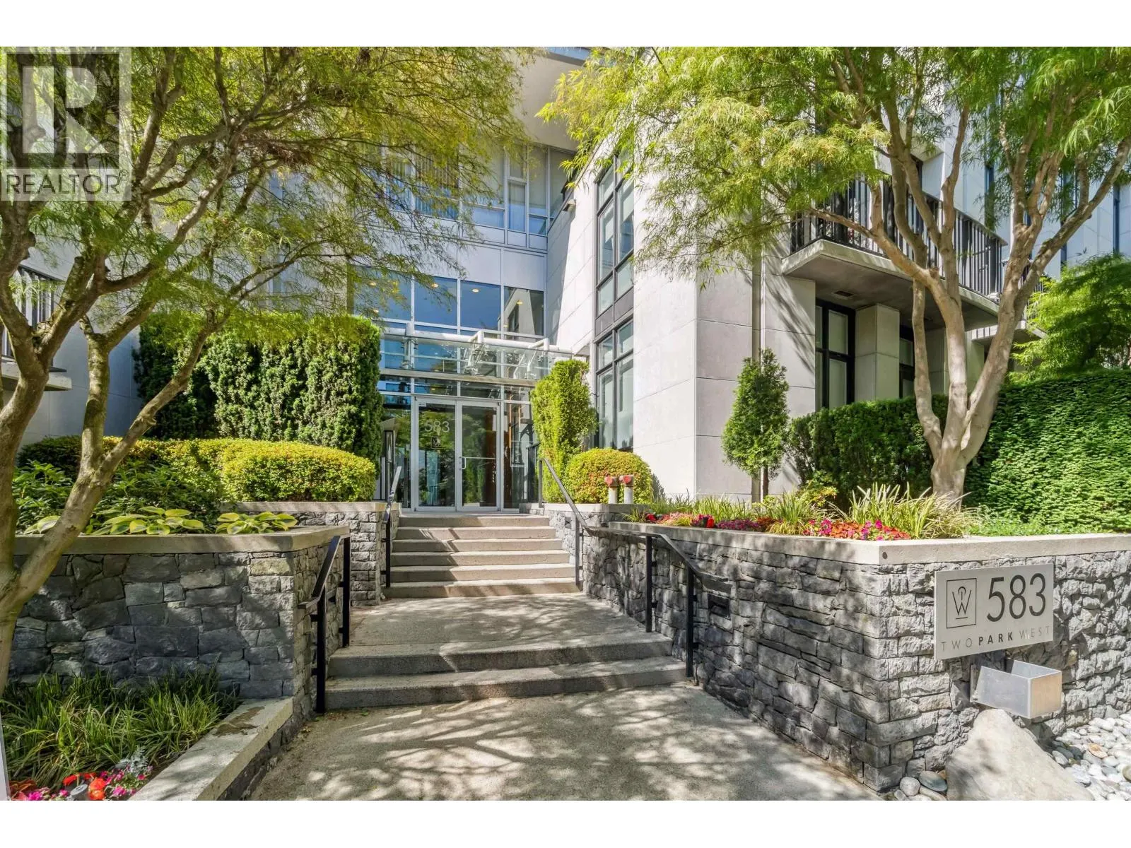 2202 583 BEACH CRESCENT