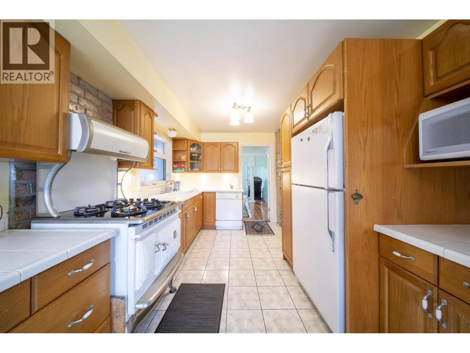 831 SECOND STREET
