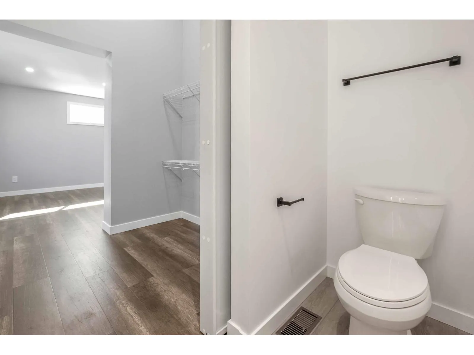 102 45640 WATSON ROAD|Garrison Crossing