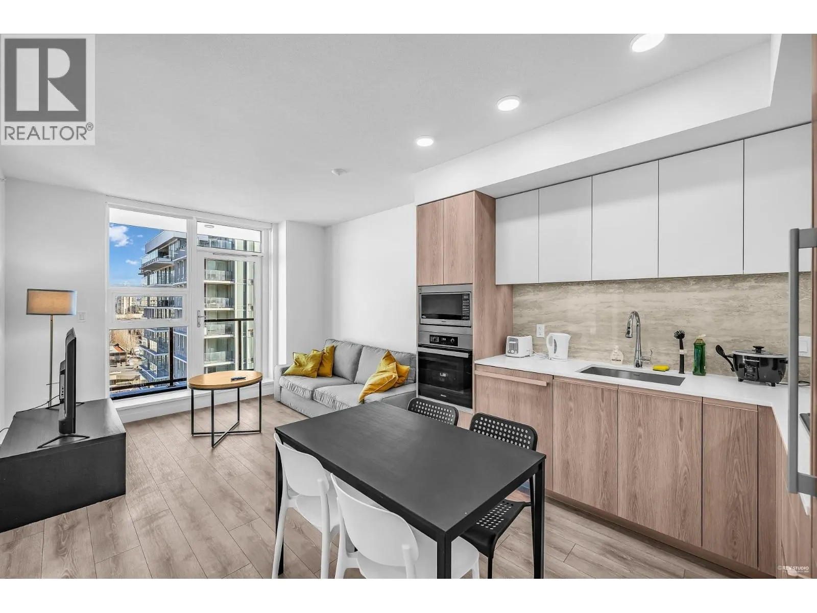 1204 6633 BUSWELL STREET