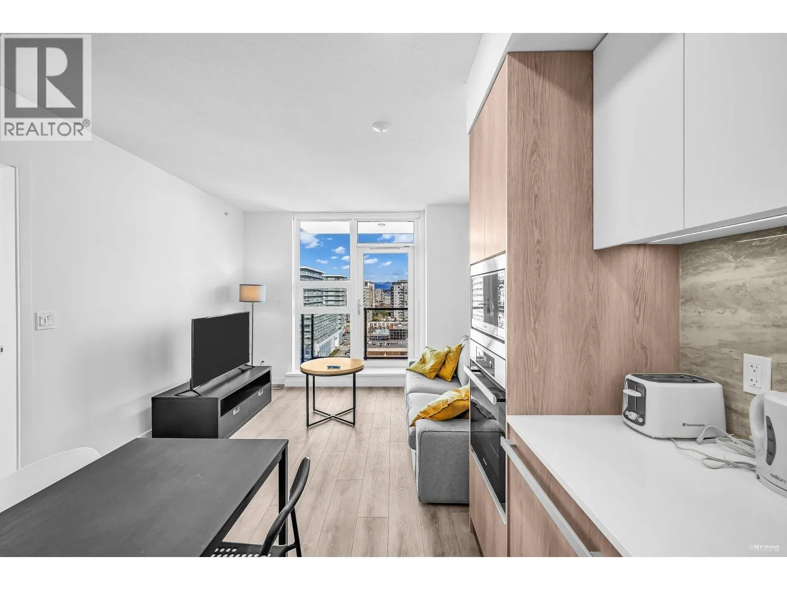 1204 6633 BUSWELL STREET