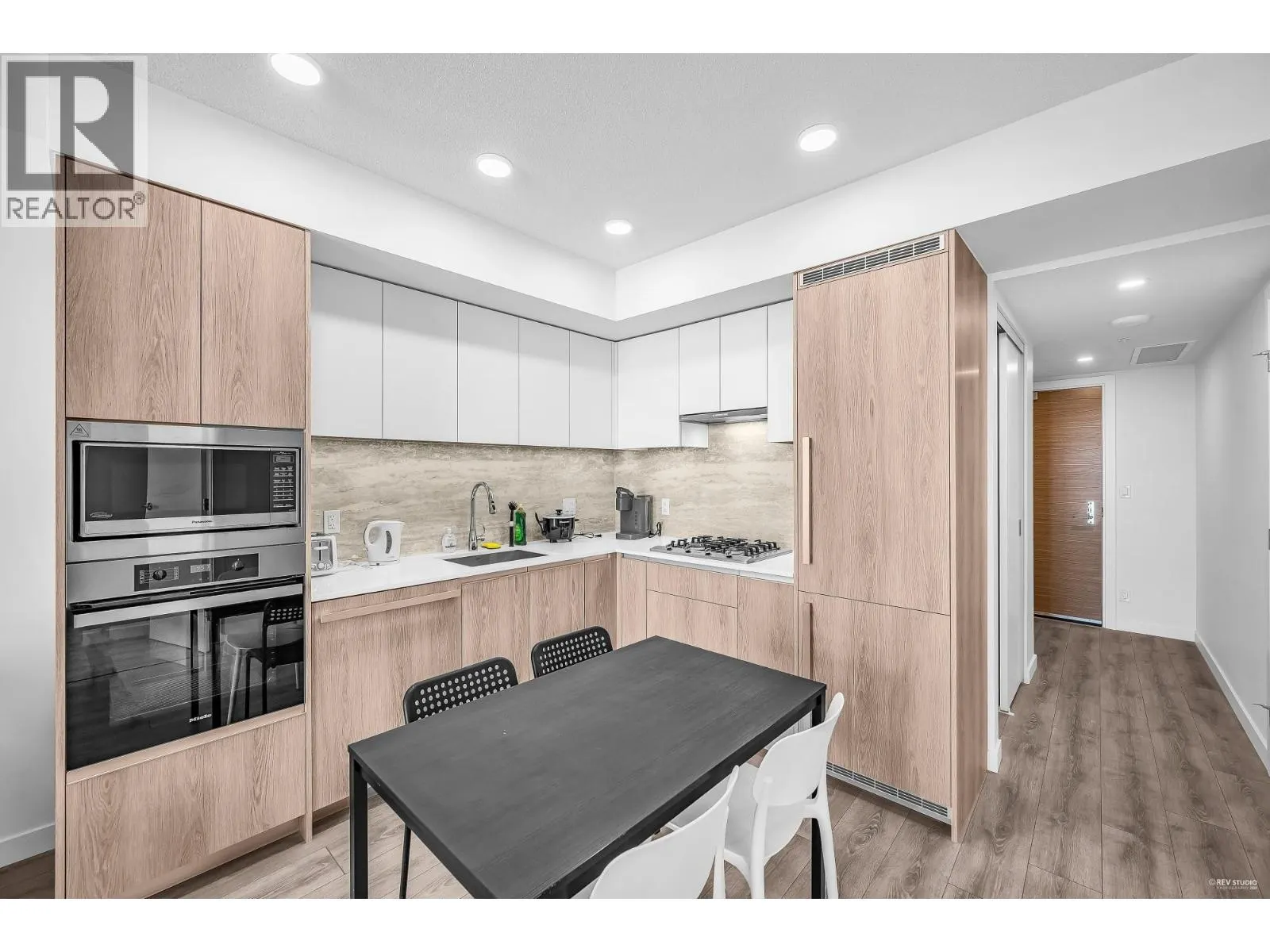 1204 6633 BUSWELL STREET