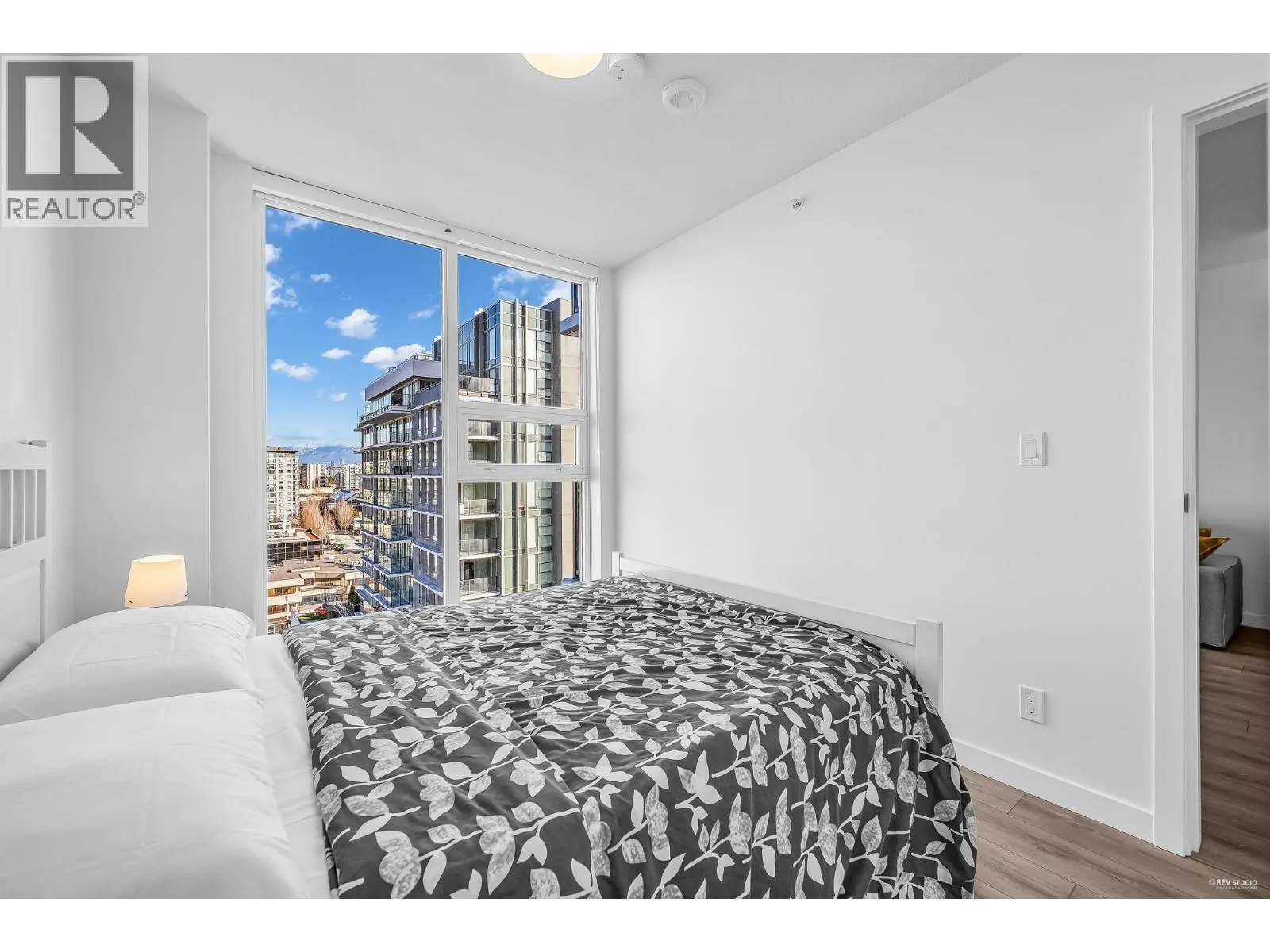 1204 6633 BUSWELL STREET