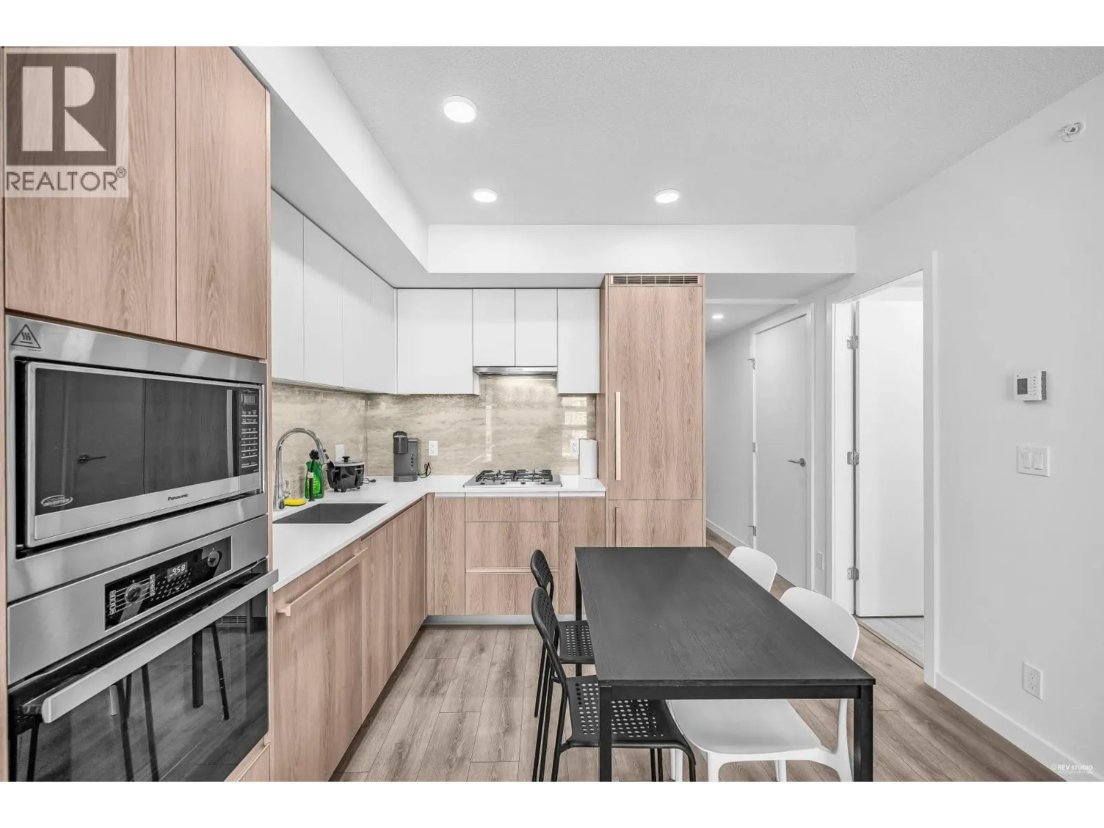 1204 6633 BUSWELL STREET