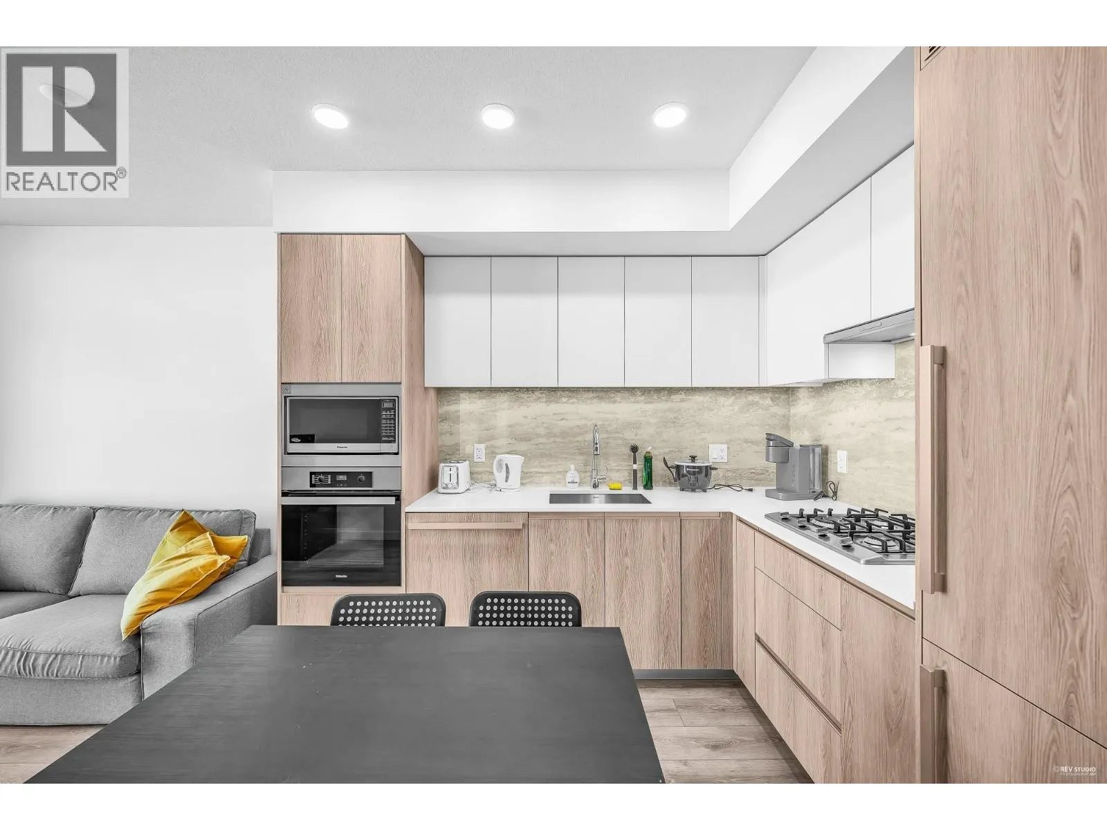 1204 6633 BUSWELL STREET