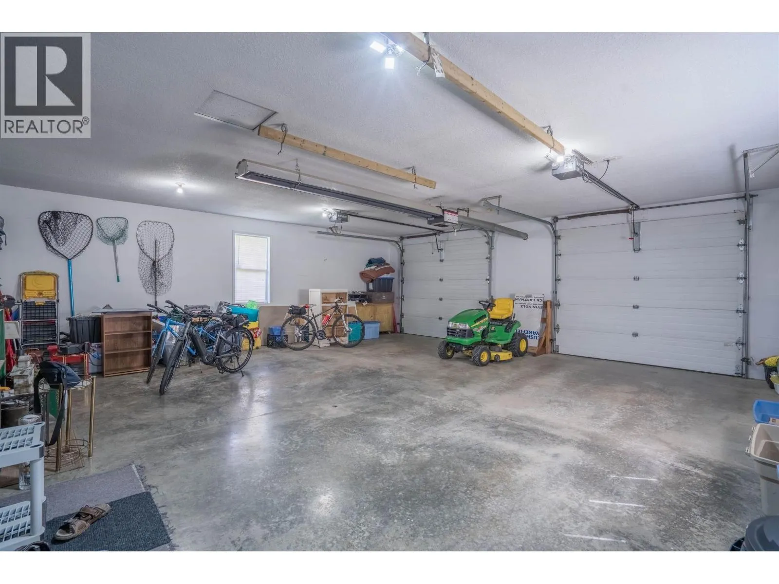 2585 CHRISTOPHER DRIVE