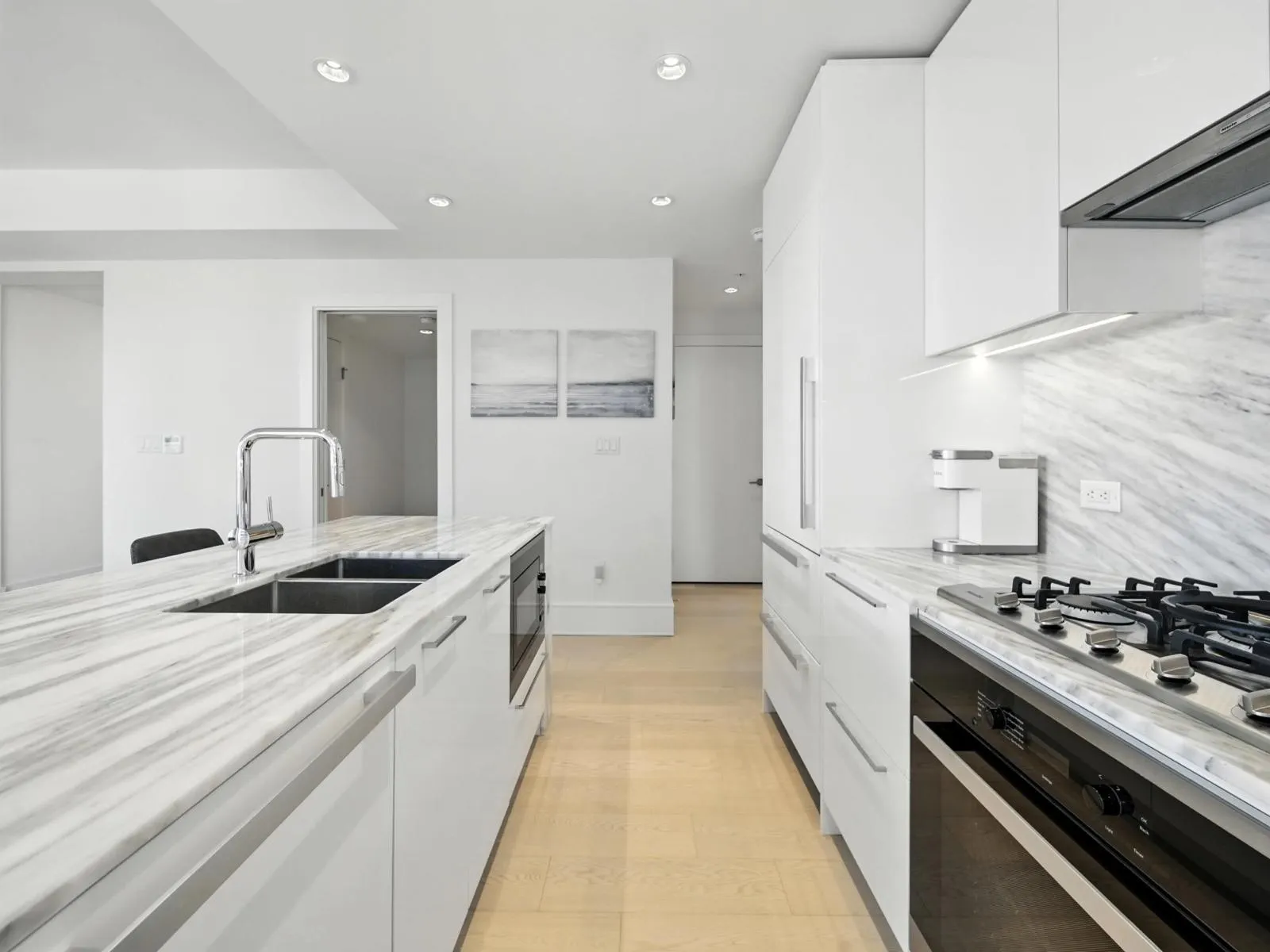 1604 1500 MARTIN STREET