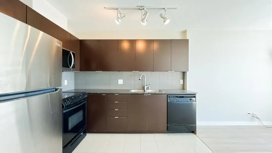 2710 13618 100 AVENUE