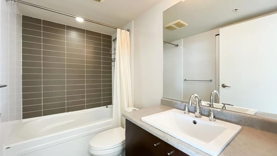 2710 13618 100 AVENUE