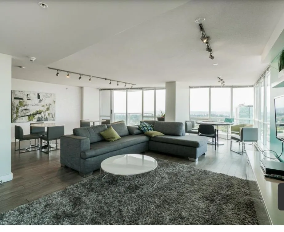2710 13618 100 AVENUE