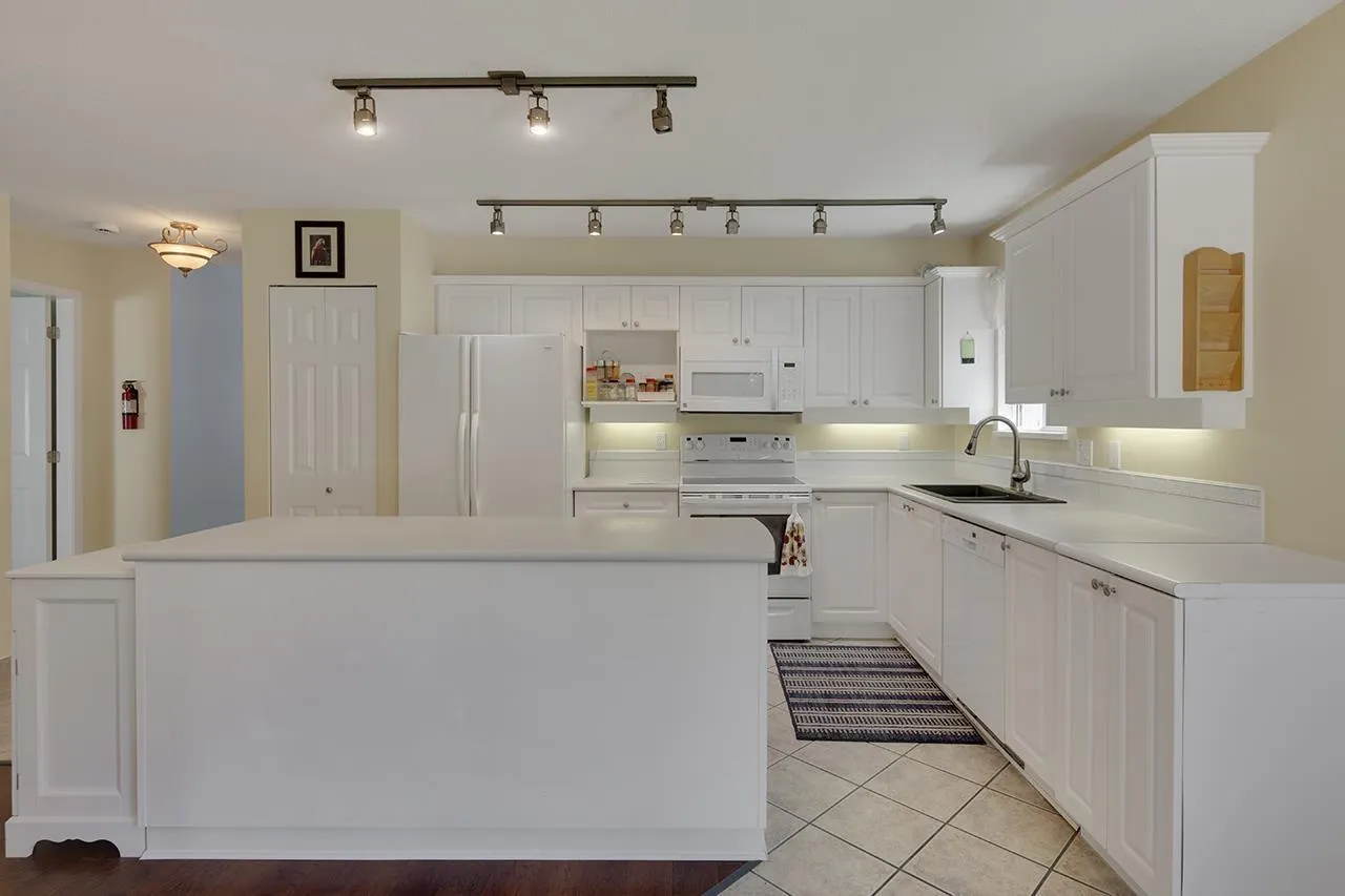 104 9208 208 STREET