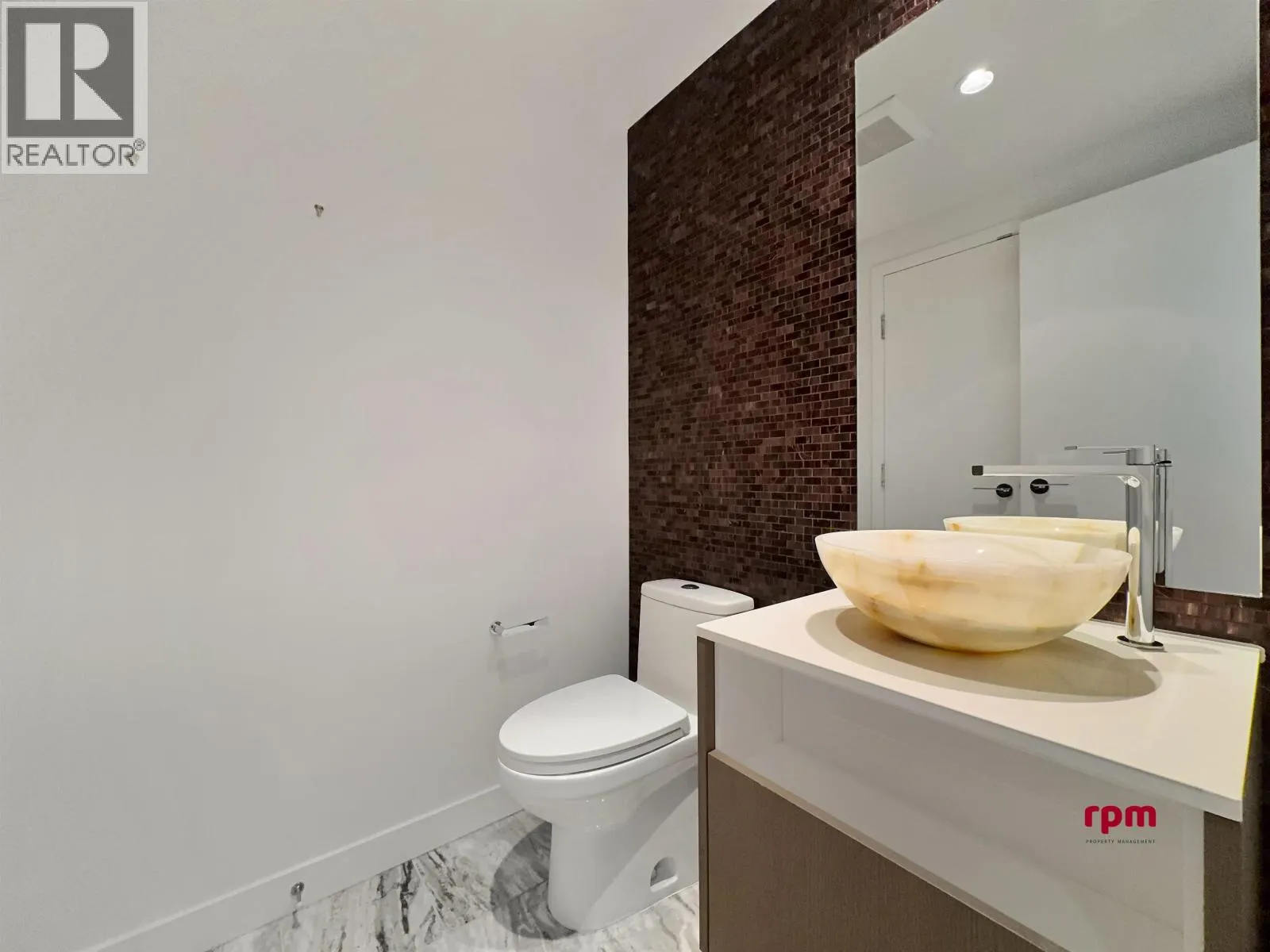 9xx 6611 PEARSON WAY