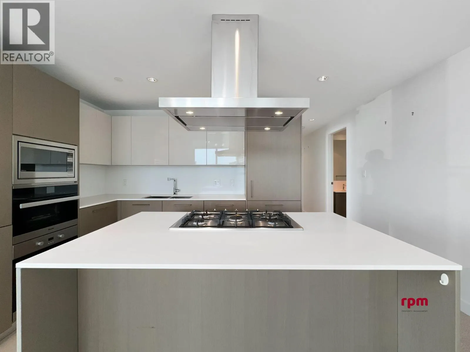 9xx 6611 PEARSON WAY