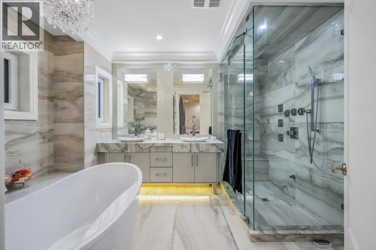 7431 SUNNYMEDE CRESCENT