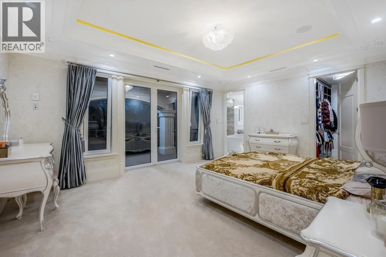 7431 SUNNYMEDE CRESCENT