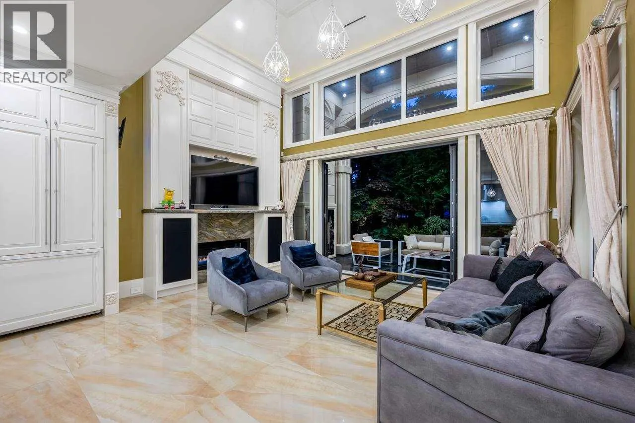 7431 SUNNYMEDE CRESCENT