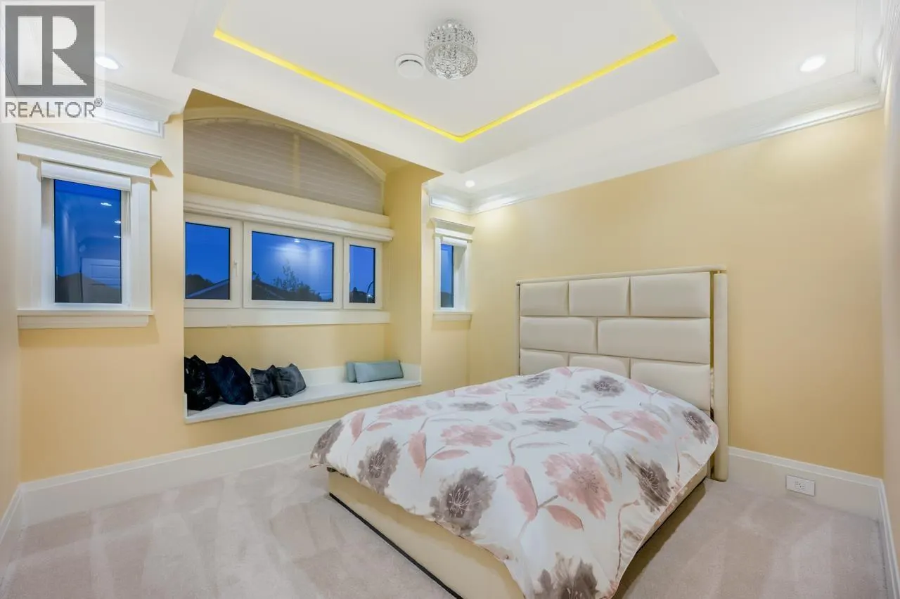 7431 SUNNYMEDE CRESCENT
