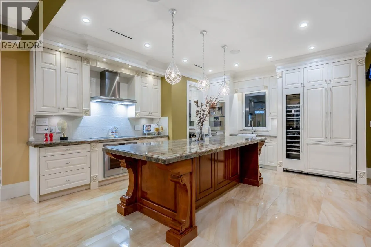 7431 SUNNYMEDE CRESCENT