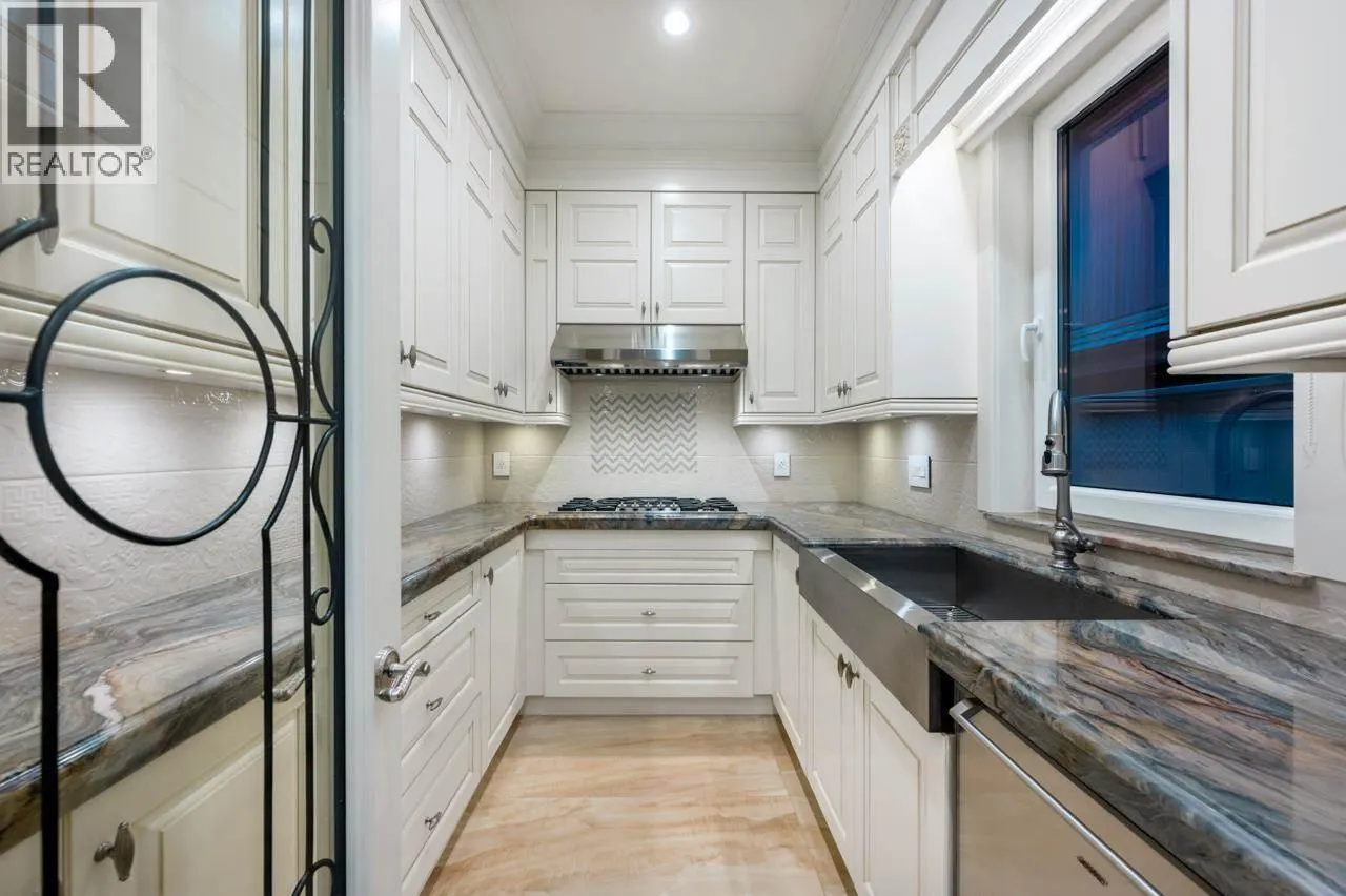 7431 SUNNYMEDE CRESCENT
