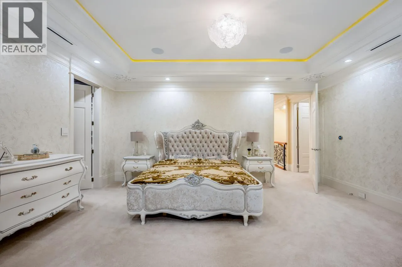 7431 SUNNYMEDE CRESCENT