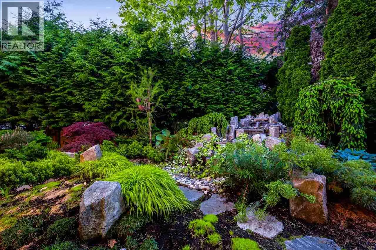 7431 SUNNYMEDE CRESCENT