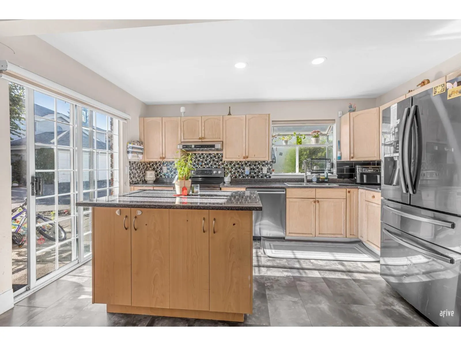 151 12233 92 AVENUE