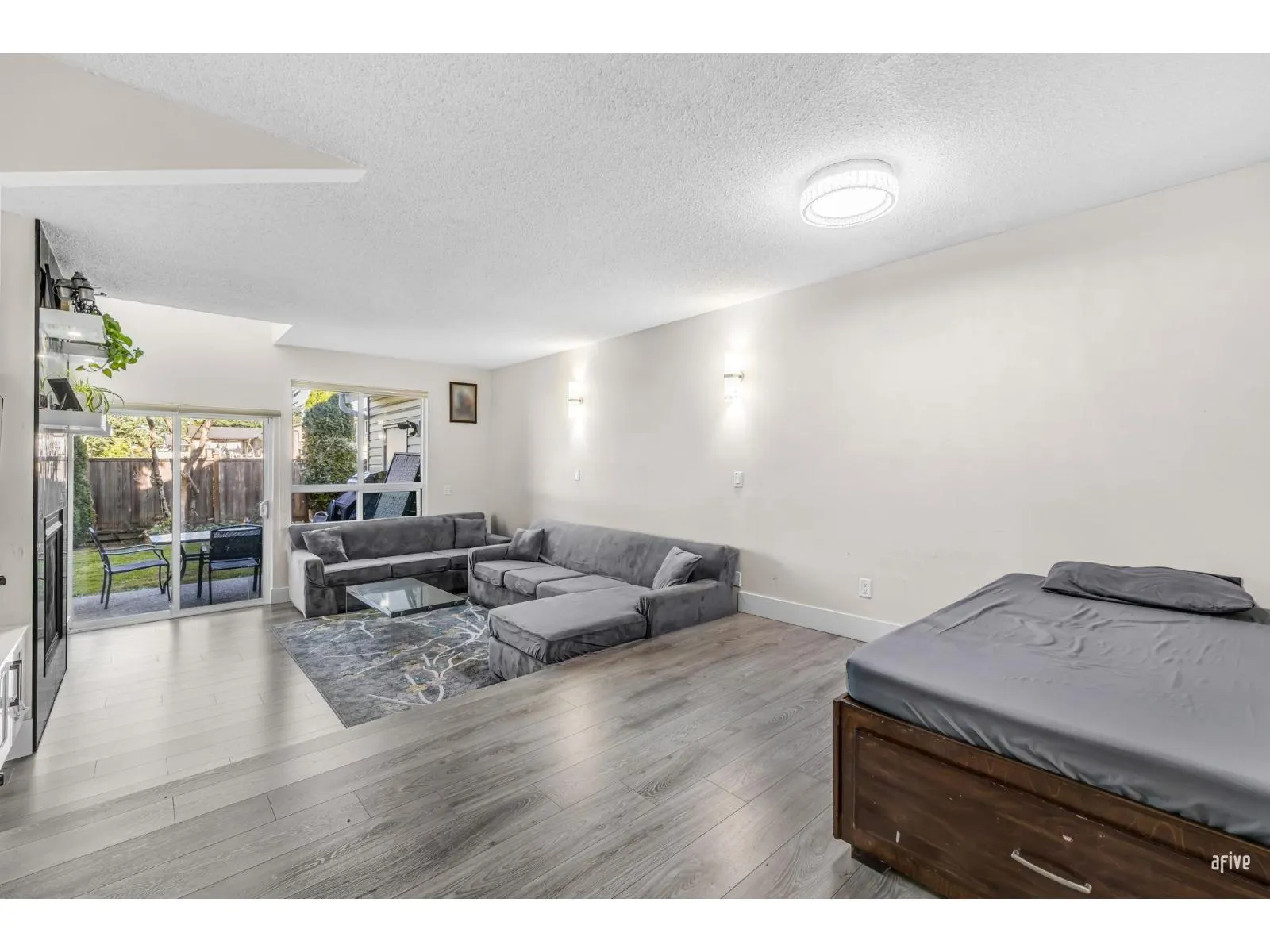 151 12233 92 AVENUE