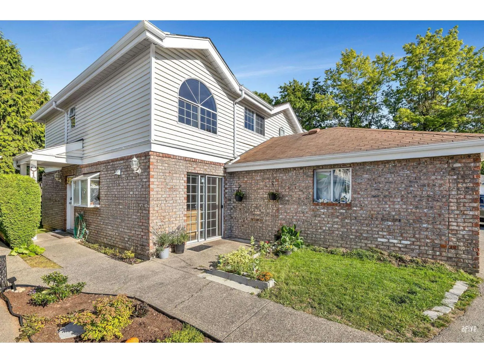 151 12233 92 AVENUE