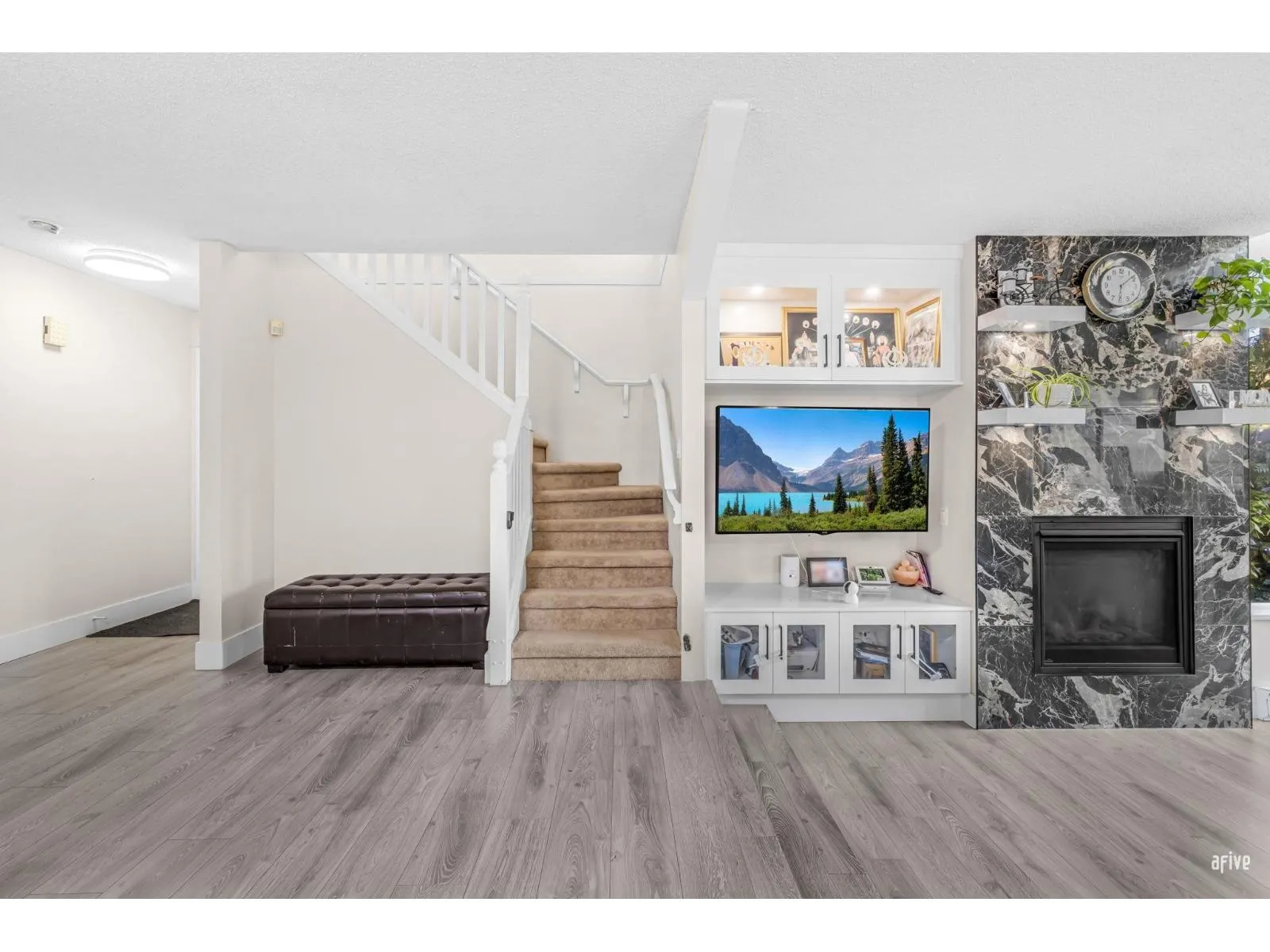 151 12233 92 AVENUE