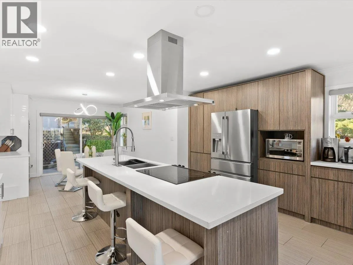 62 SHORELINE CIRCLE