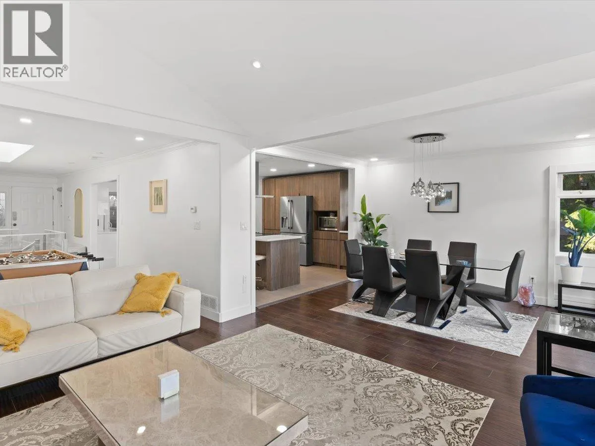 62 SHORELINE CIRCLE