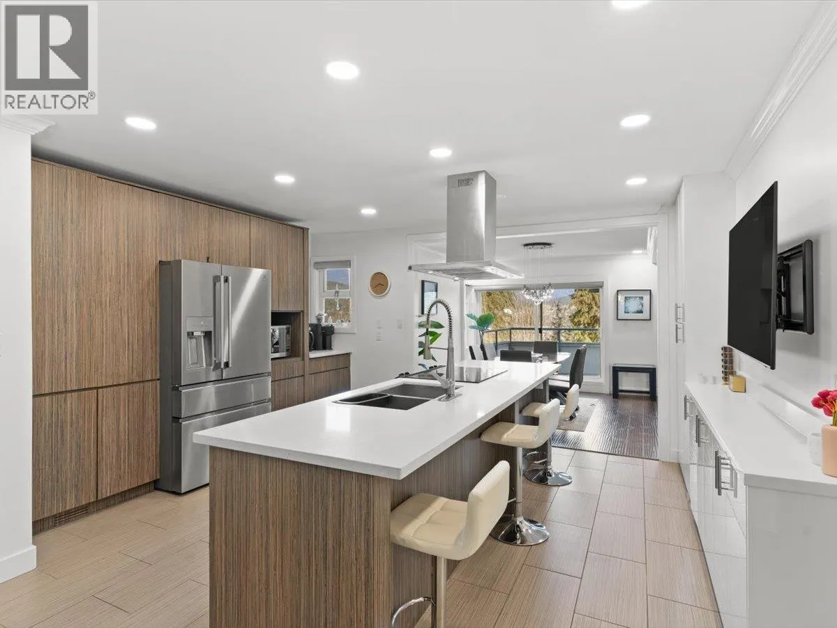 62 SHORELINE CIRCLE