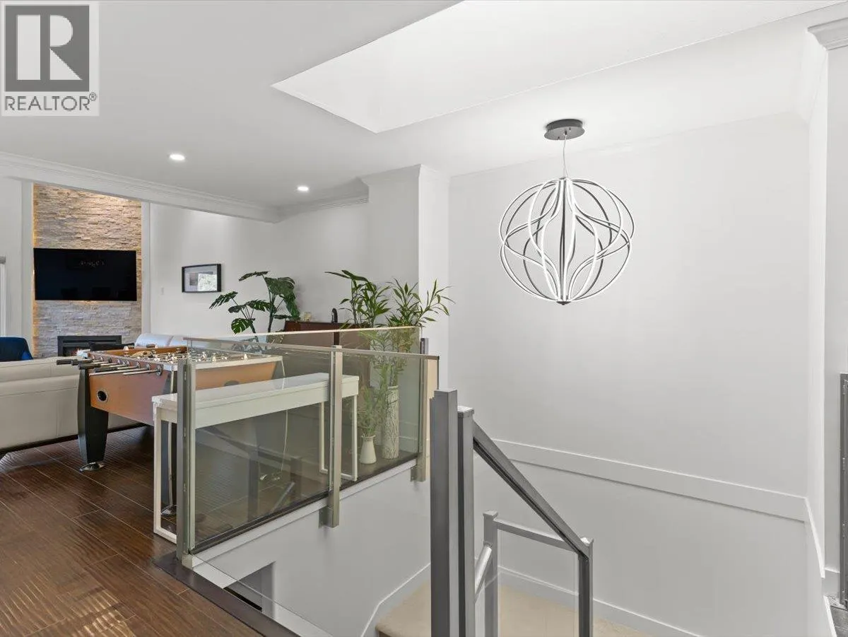 62 SHORELINE CIRCLE