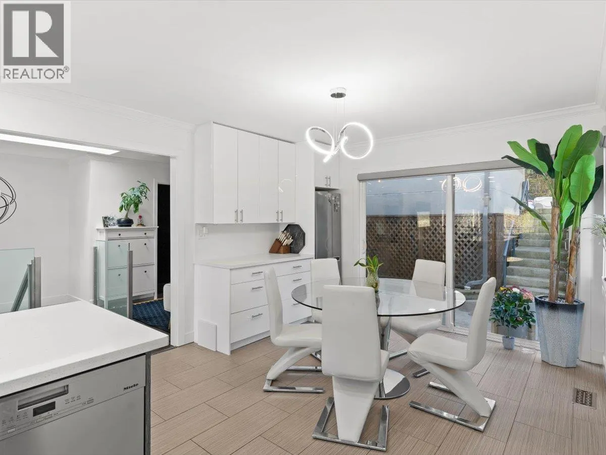 62 SHORELINE CIRCLE