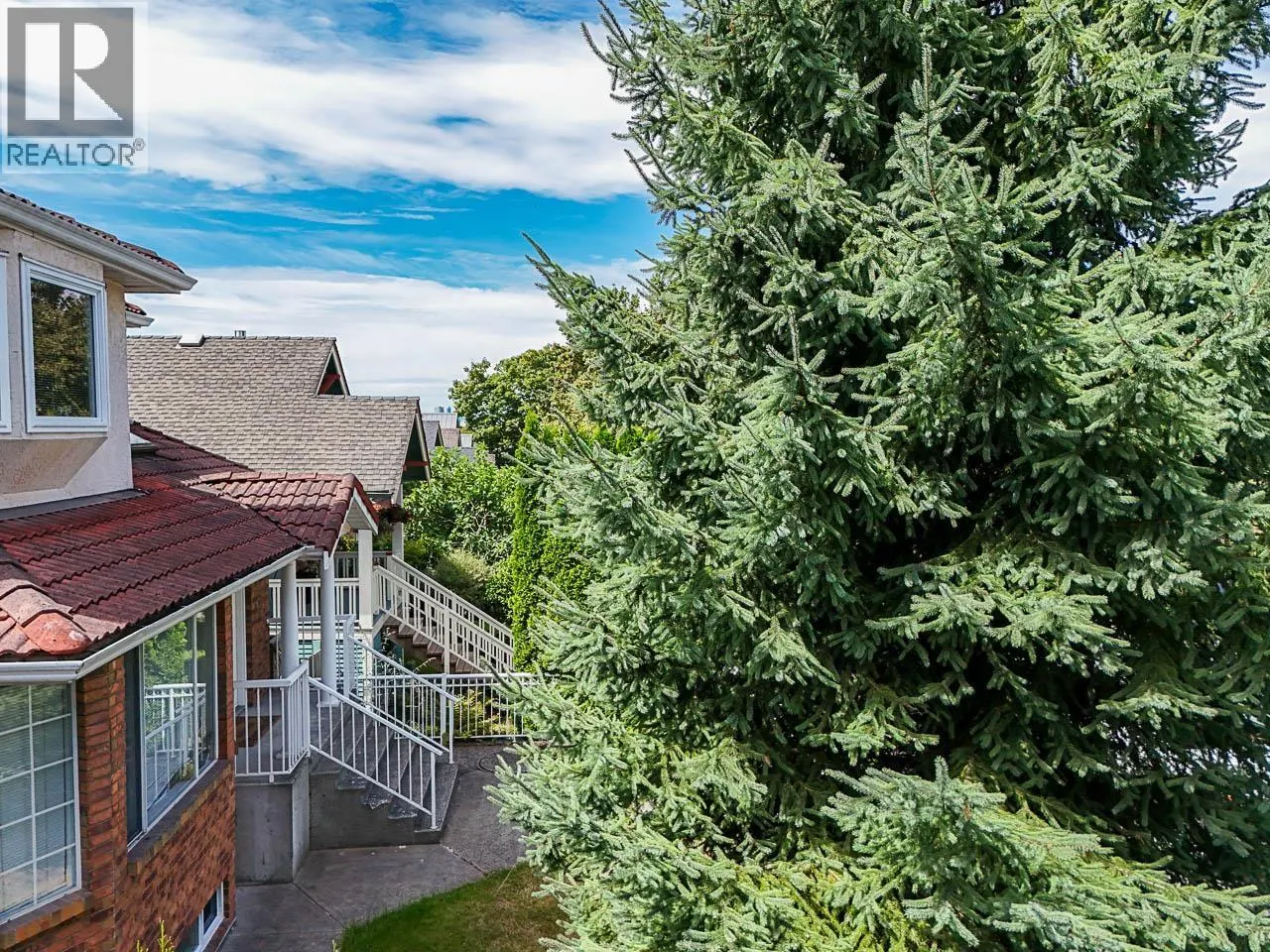 2554 DUNDAS STREET