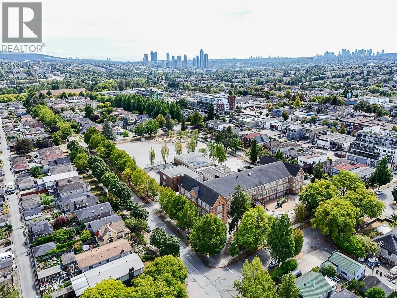 2554 DUNDAS STREET