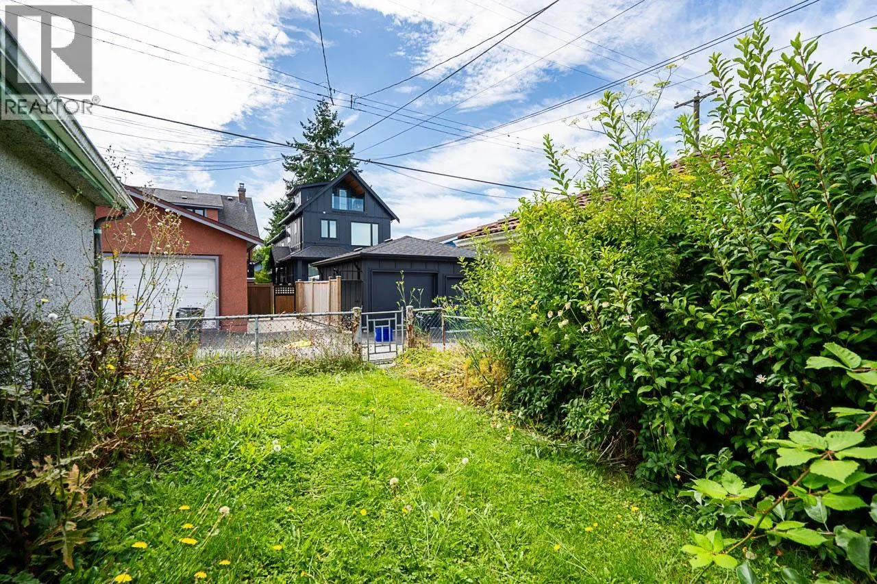 2554 DUNDAS STREET