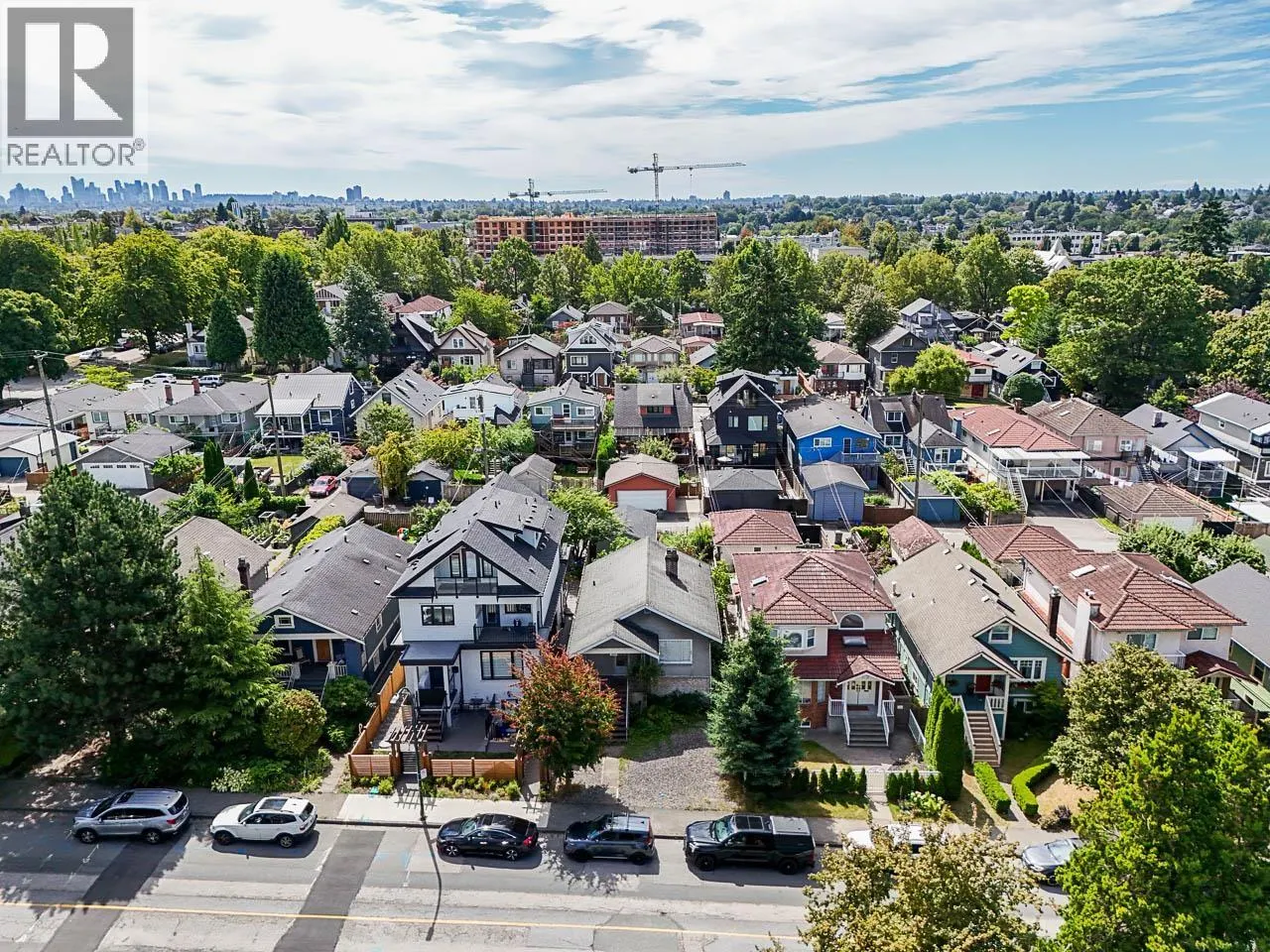 2554 DUNDAS STREET