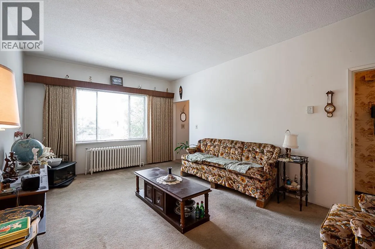 2554 DUNDAS STREET
