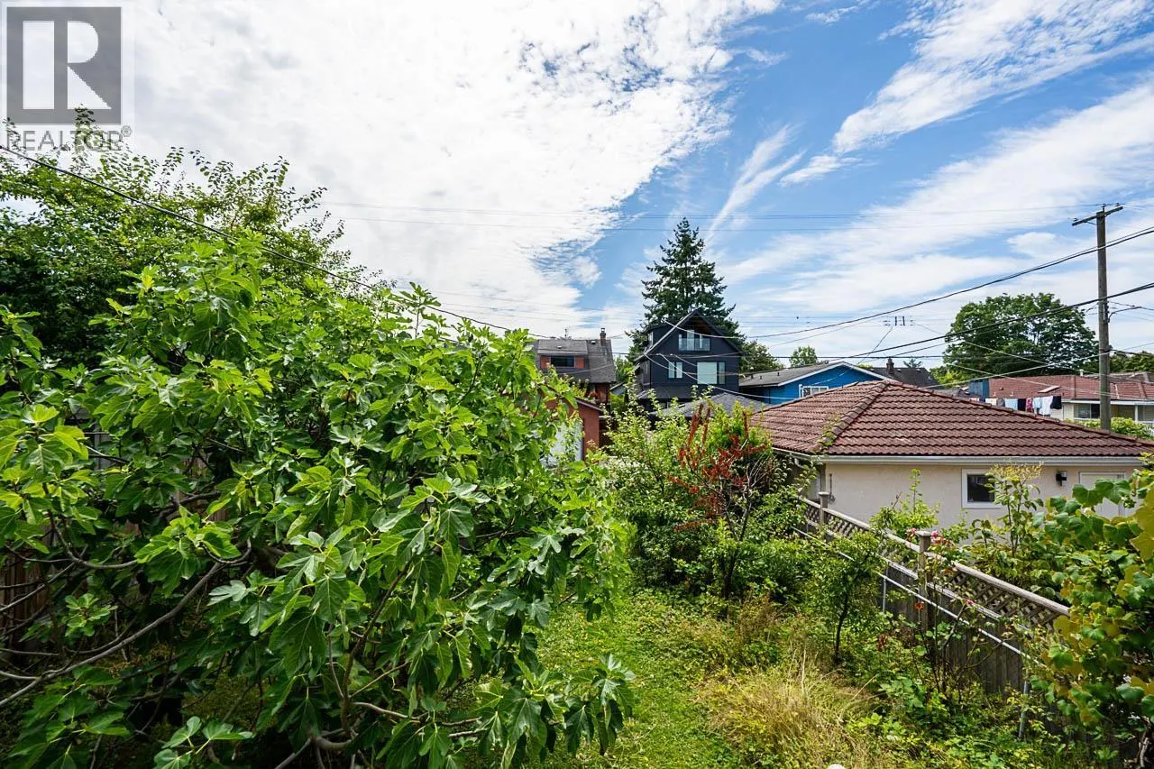 2554 DUNDAS STREET