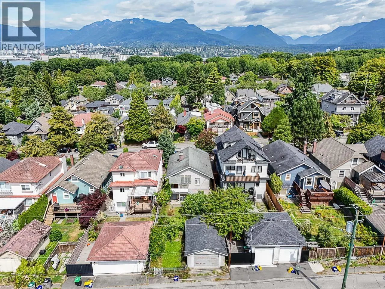 2554 DUNDAS STREET
