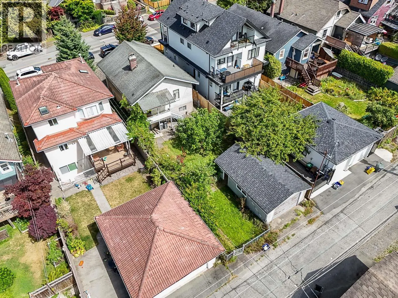 2554 DUNDAS STREET