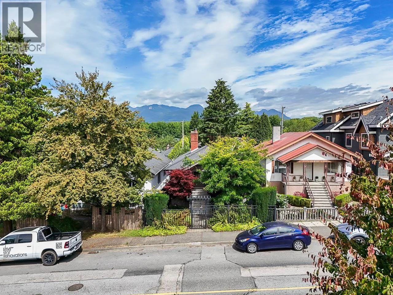 2554 DUNDAS STREET